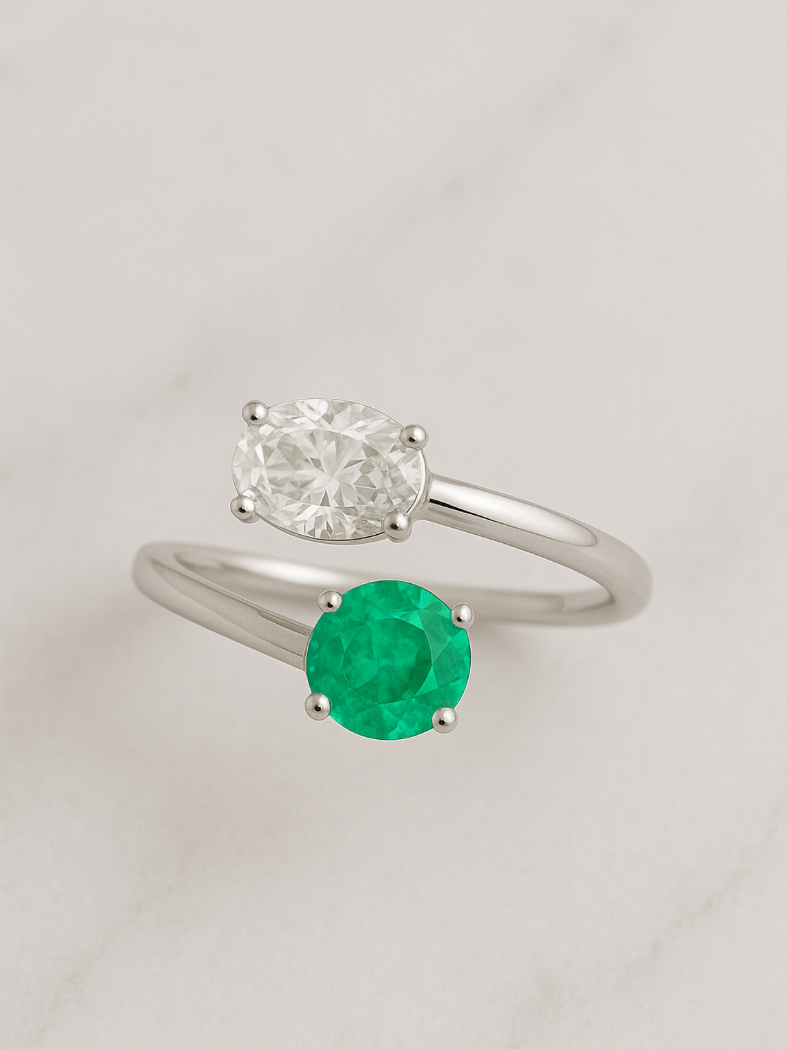 Anillo Preciosa Esmeralda y Diamante en Oro Blanco 18K 2