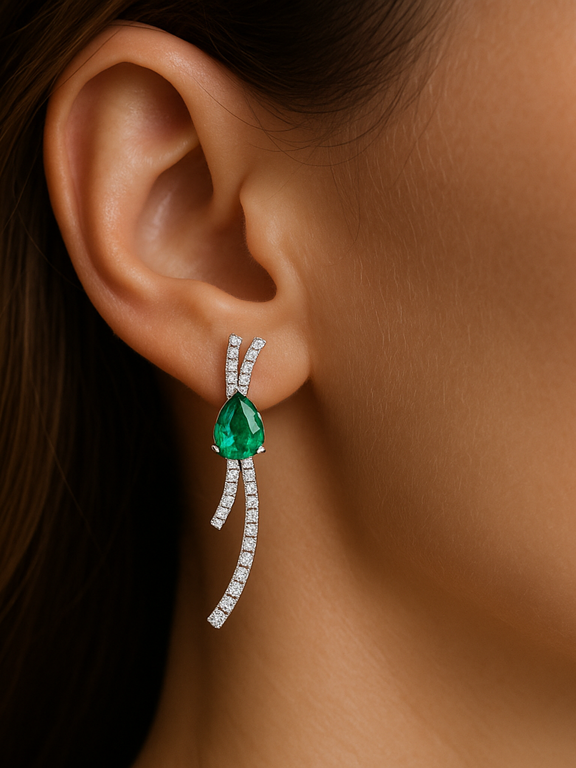 Maravillosos Aros Lazo Esmeraldas y Diamantes en Oro Blanco 18K 4