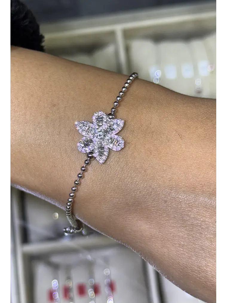 Exclusiva Pulsera Gran Flor de Diamantes en Oro Blanco 18K 3