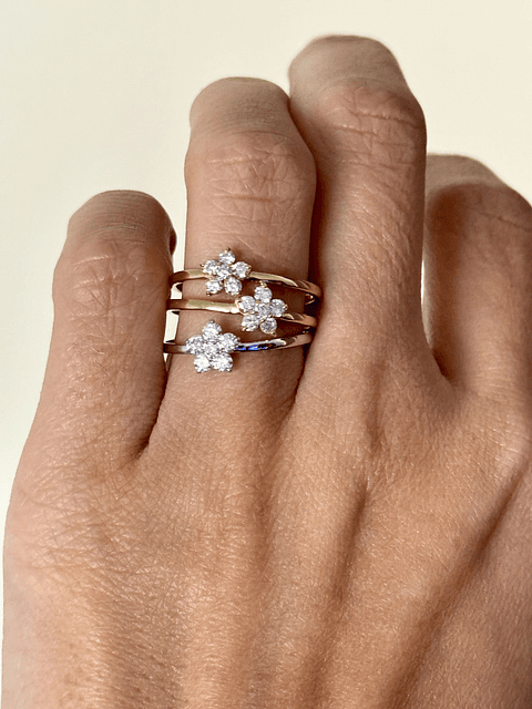 Anillo Mini Roseta Moderna en Oro Blanco 18K