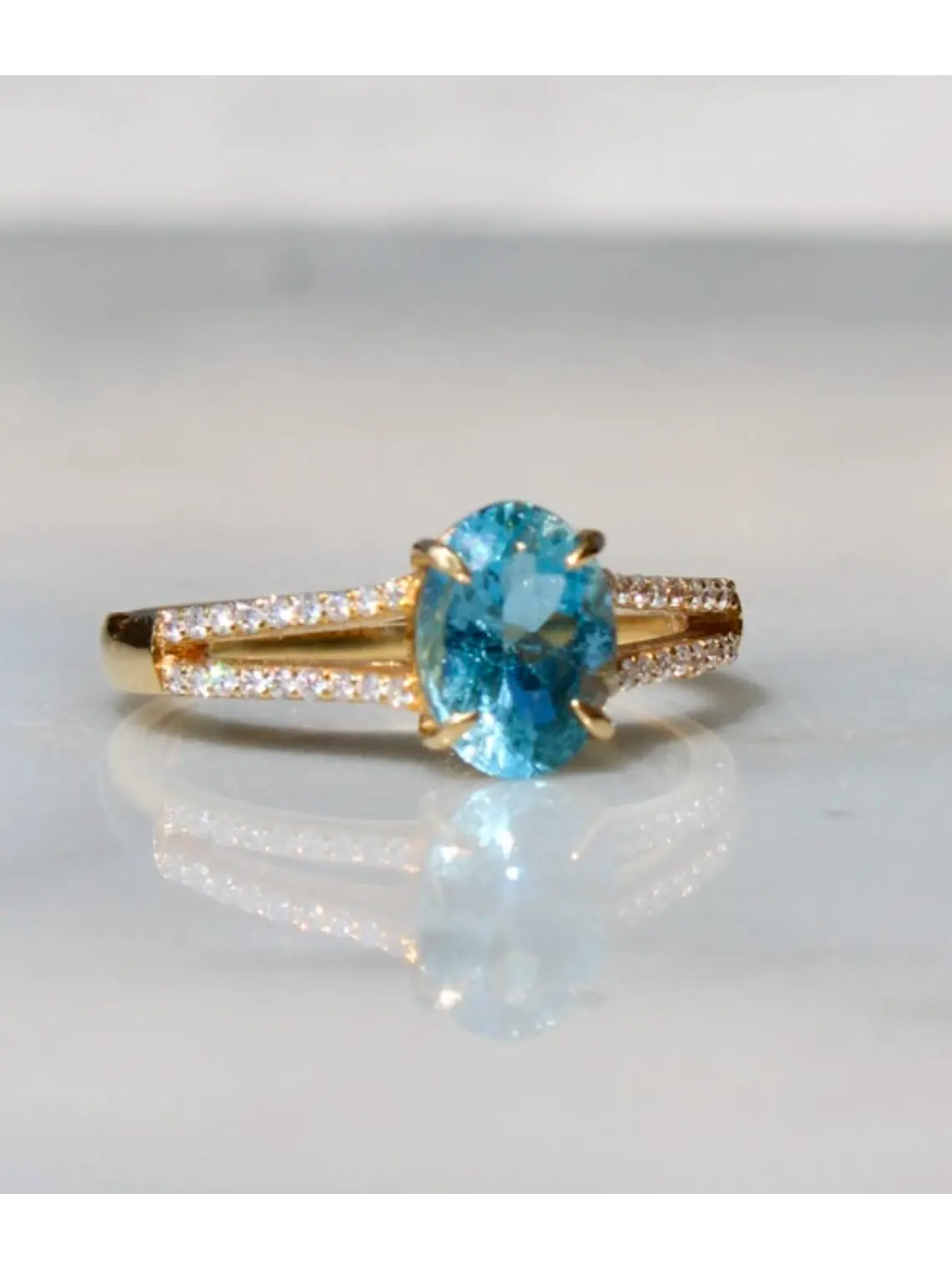 Anillo Aguamarina con Diamantes en Oro Amarillo 18K 2