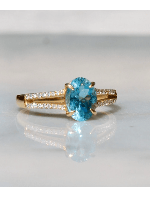 Anillo Aguamarina con Diamantes en Oro Amarillo 18K