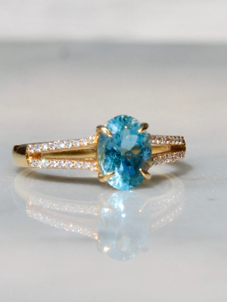 Anillo Aguamarina con Diamantes en Oro Amarillo 18K 2