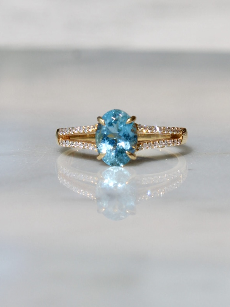 Anillo Aguamarina con Diamantes en Oro Amarillo 18K 3