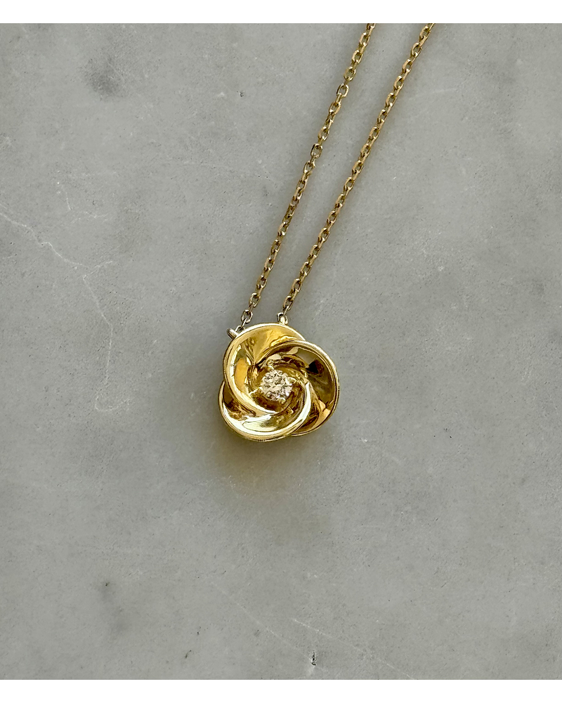 Exclusivo Collar Flor de Diamante Natural en Oro Amarillo 18K