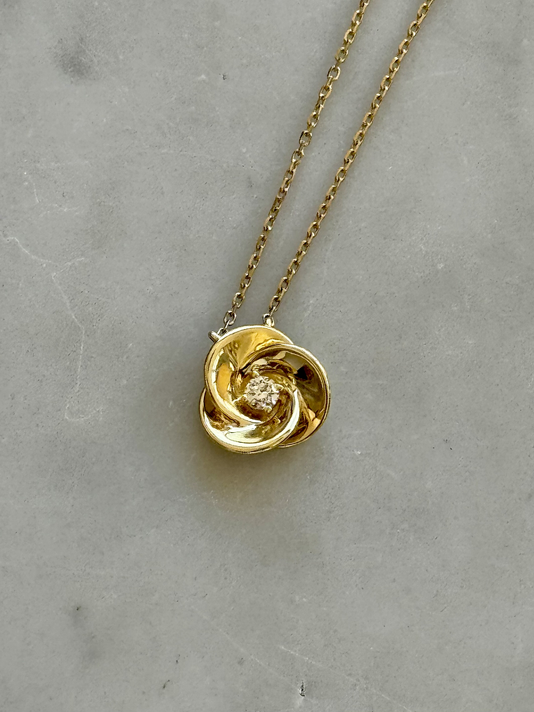 Exclusivo Collar Flor de Diamante Natural en Oro Amarillo 18K 3