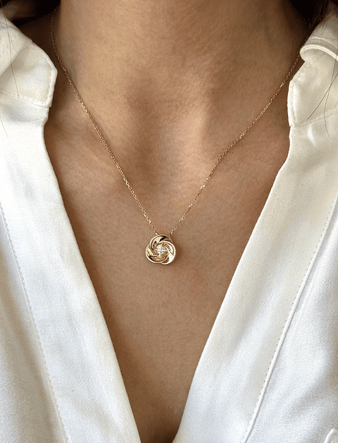 Exclusivo Collar Flor de Diamante Natural en Oro Amarillo 18K