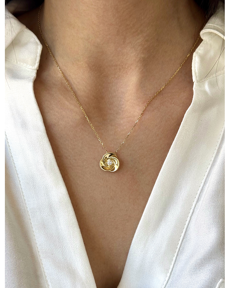 Exclusivo Collar Flor de Diamante Natural en Oro Amarillo 18K