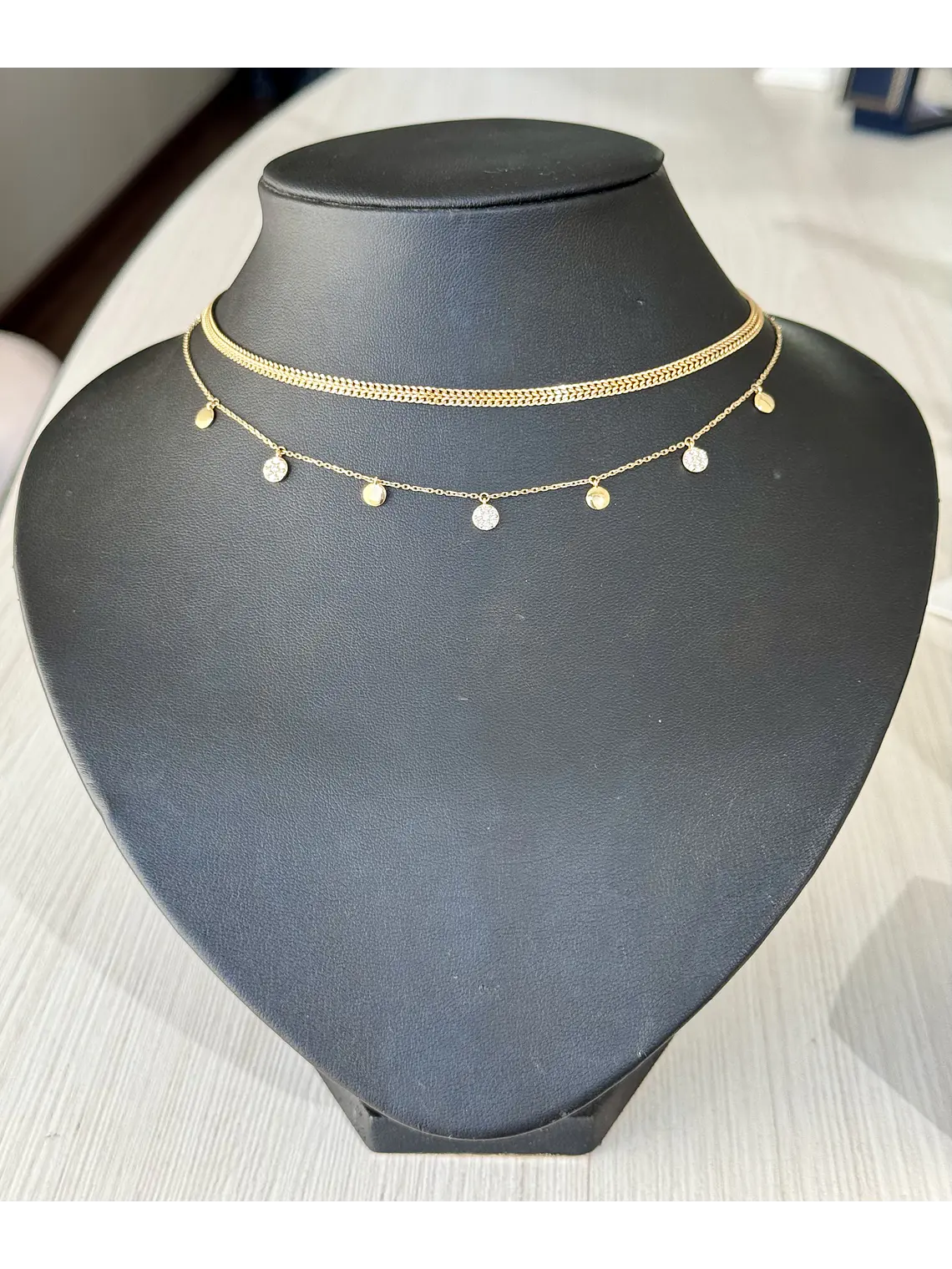 Collar Corazones Colgantes y Diamantes en Oro Amarillo 18K 2