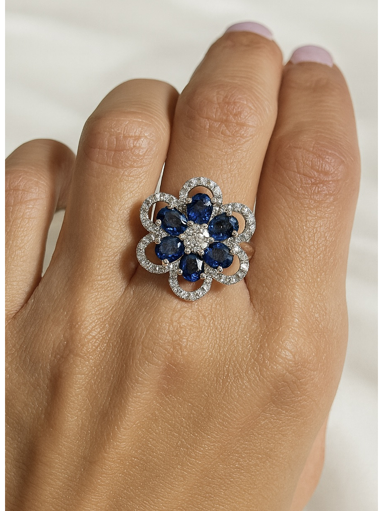 Anillo Gran Flor de Zafiros Azules y Diamantes en Oro Blanco 18K 2