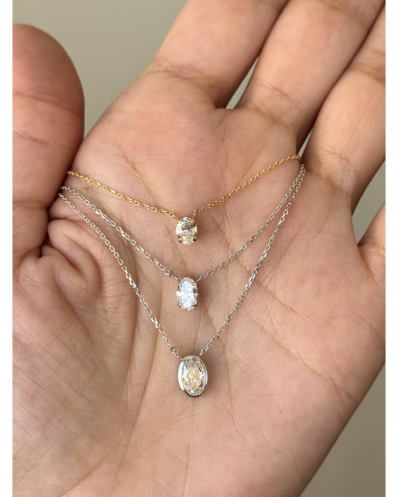 Collar Punto de Luz Diamante Ovalado Flotante en Oro Blanco 18K