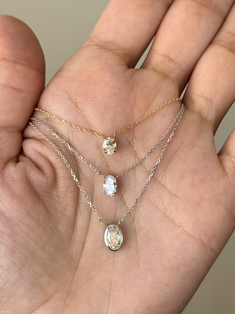 Collar Punto de Luz Diamante Ovalado Flotante en Oro Blanco 18K 3