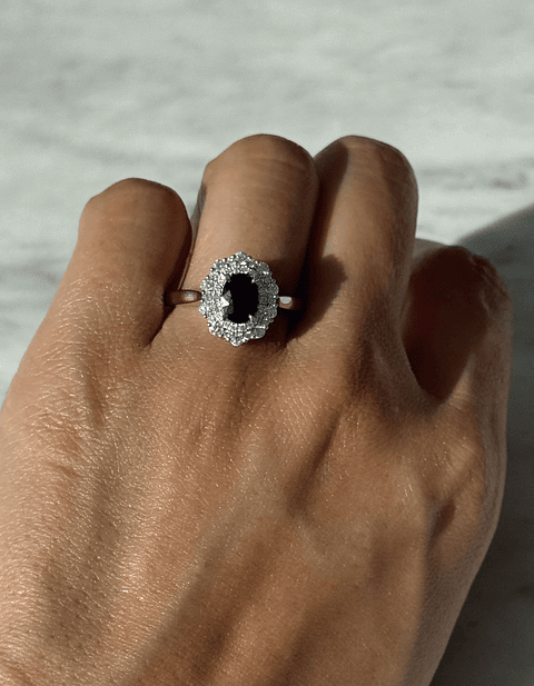 Anillo Solitario Zafiro Azul Doble Halo de Diamantes 