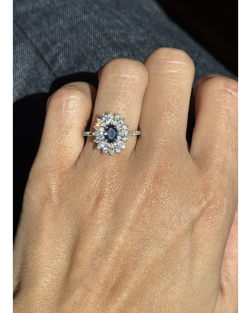 Anillo Solitario Zafiro Azul Doble Halo de Diamantes Marquise