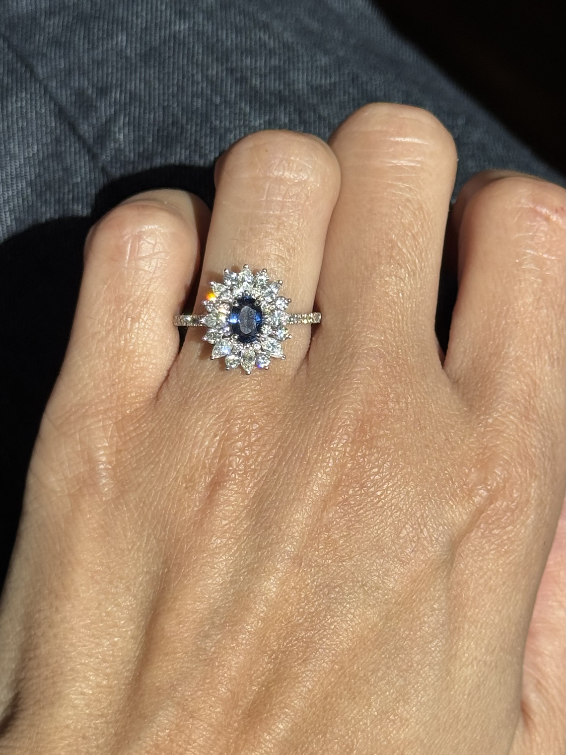 Anillo Solitario Zafiro Azul Doble Halo de Diamantes Marquise 2