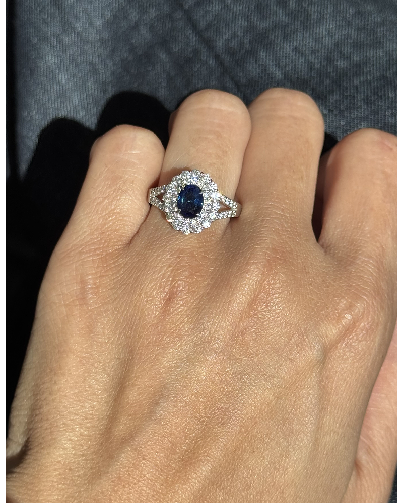 Anillo Solitario Roseta Zafiro Azul Doble Halo de Diamantes Platino