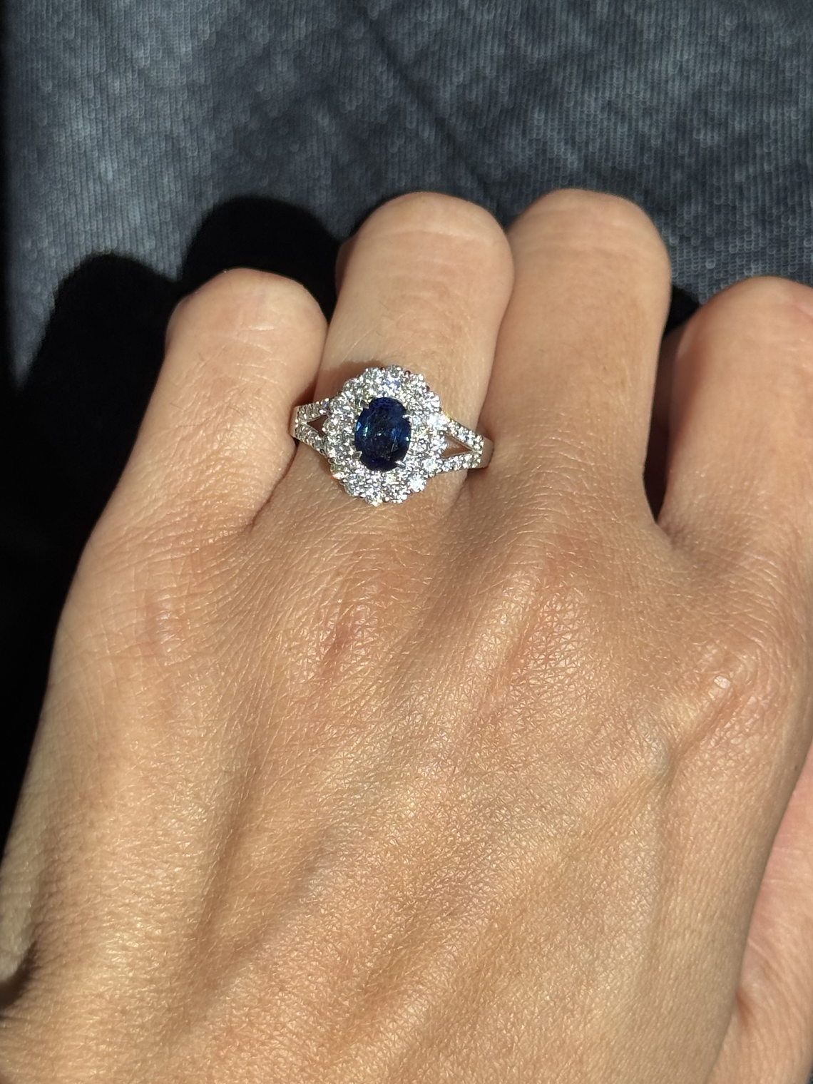 Anillo Solitario Roseta Zafiro Azul Doble Halo de Diamantes Platino 2