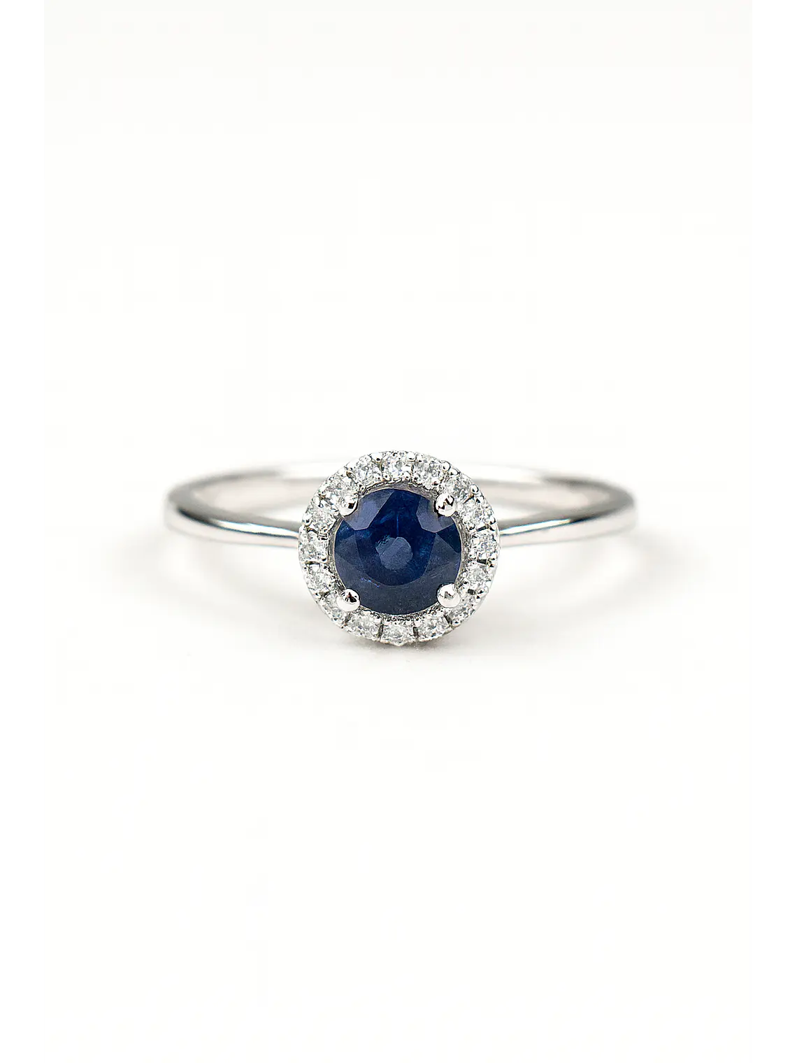 Moderno Anillo Zafiro Azul Halo de Diamantes Oro Blanco 18K 3