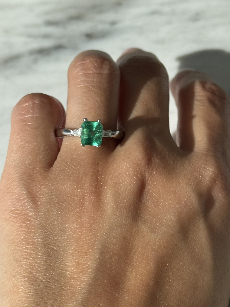 Anillo Solitario Esmeralda Diamantes Baguette Oro Blanco 18K 2