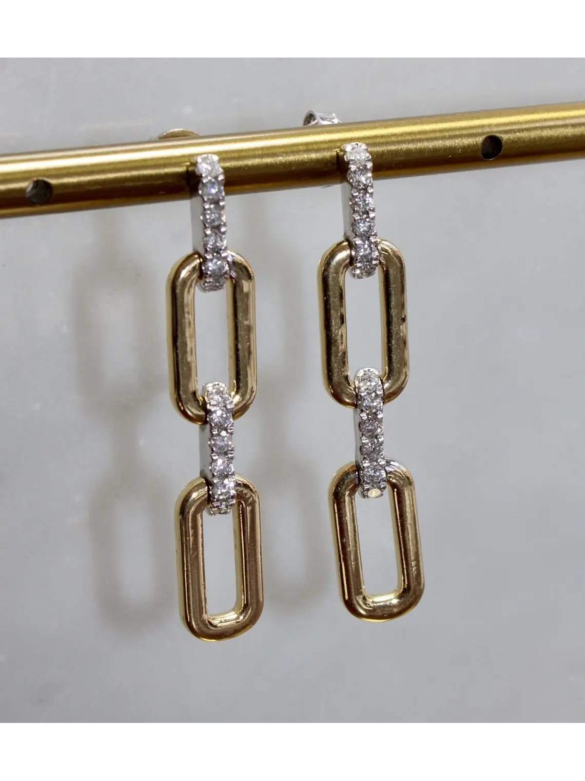 Preciosos Aros Largos Eslabones Diamantes en Oro Amarillo 18K 4