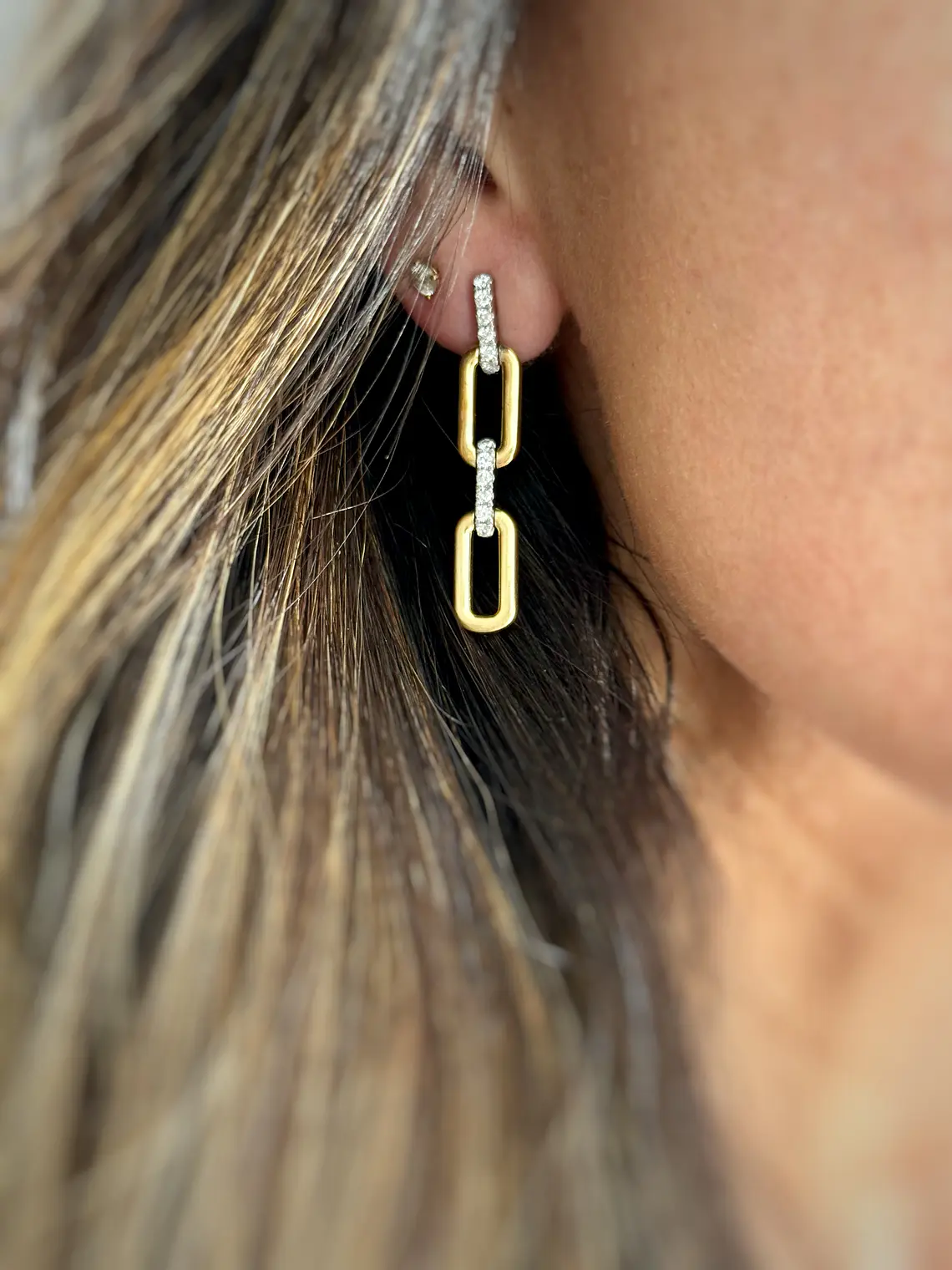 Preciosos Aros Largos Eslabones Diamantes en Oro Amarillo 18K 6