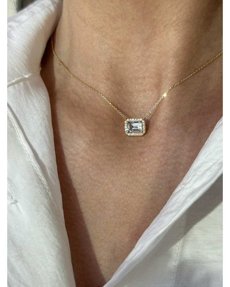 Delicado Collar Aguamarina y Diamantes en Oro Amarillo 18K