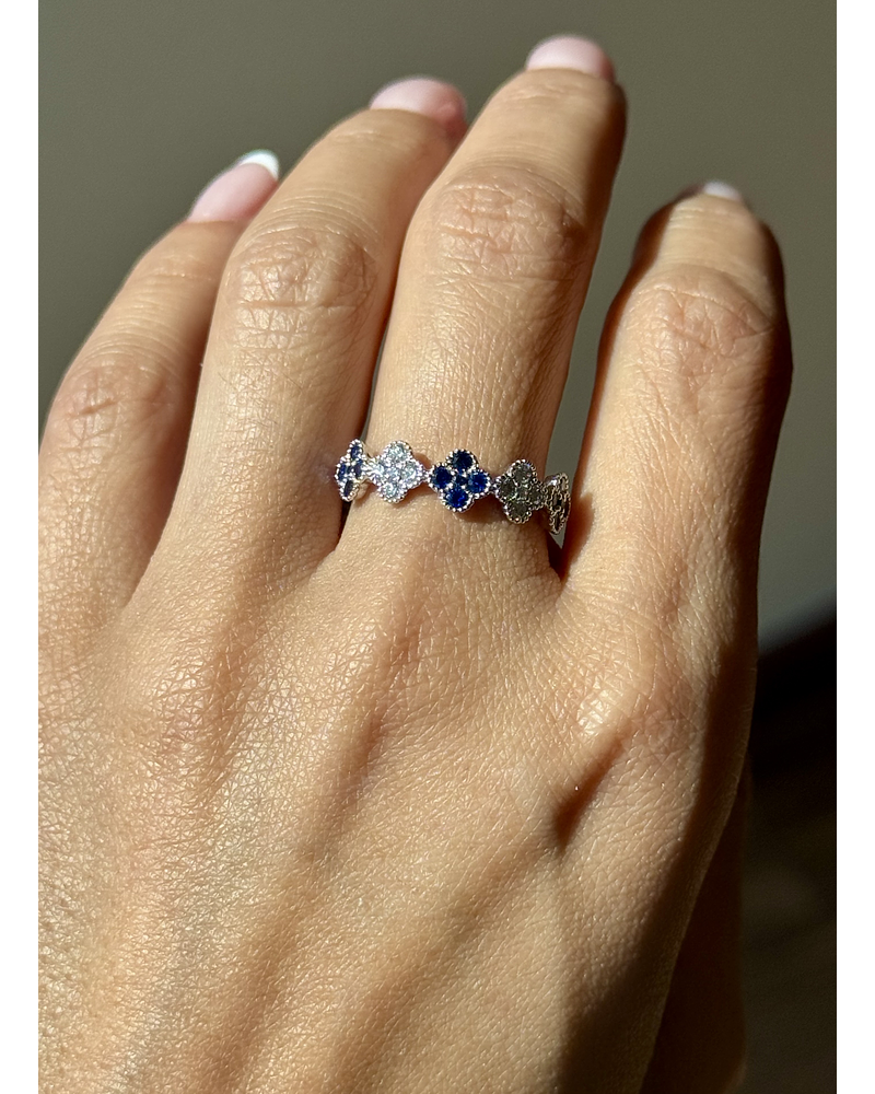 Anillo Cintillo Tréboles Zafiros y Diamantes Oro Blanco 18K