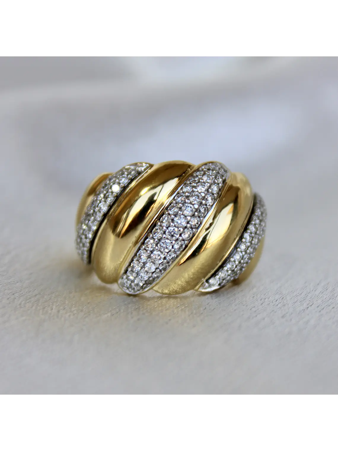 Imponente Maxi Anillo Diamantes y Oro Amarillo 18K 4