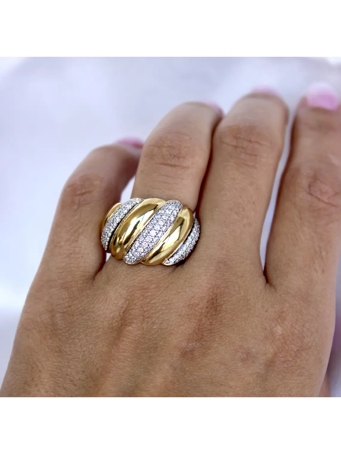 Imponente Maxi Anillo Diamantes y Oro Amarillo 18K 6