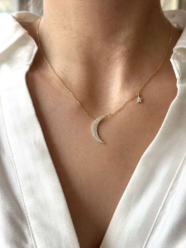 Collar Luna y Estrella Diamantes en Oro Amarillo 18K 3