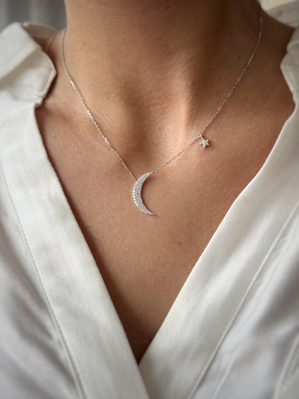 Collar Luna y Estrella Diamantes en Oro Blanco 18K 3