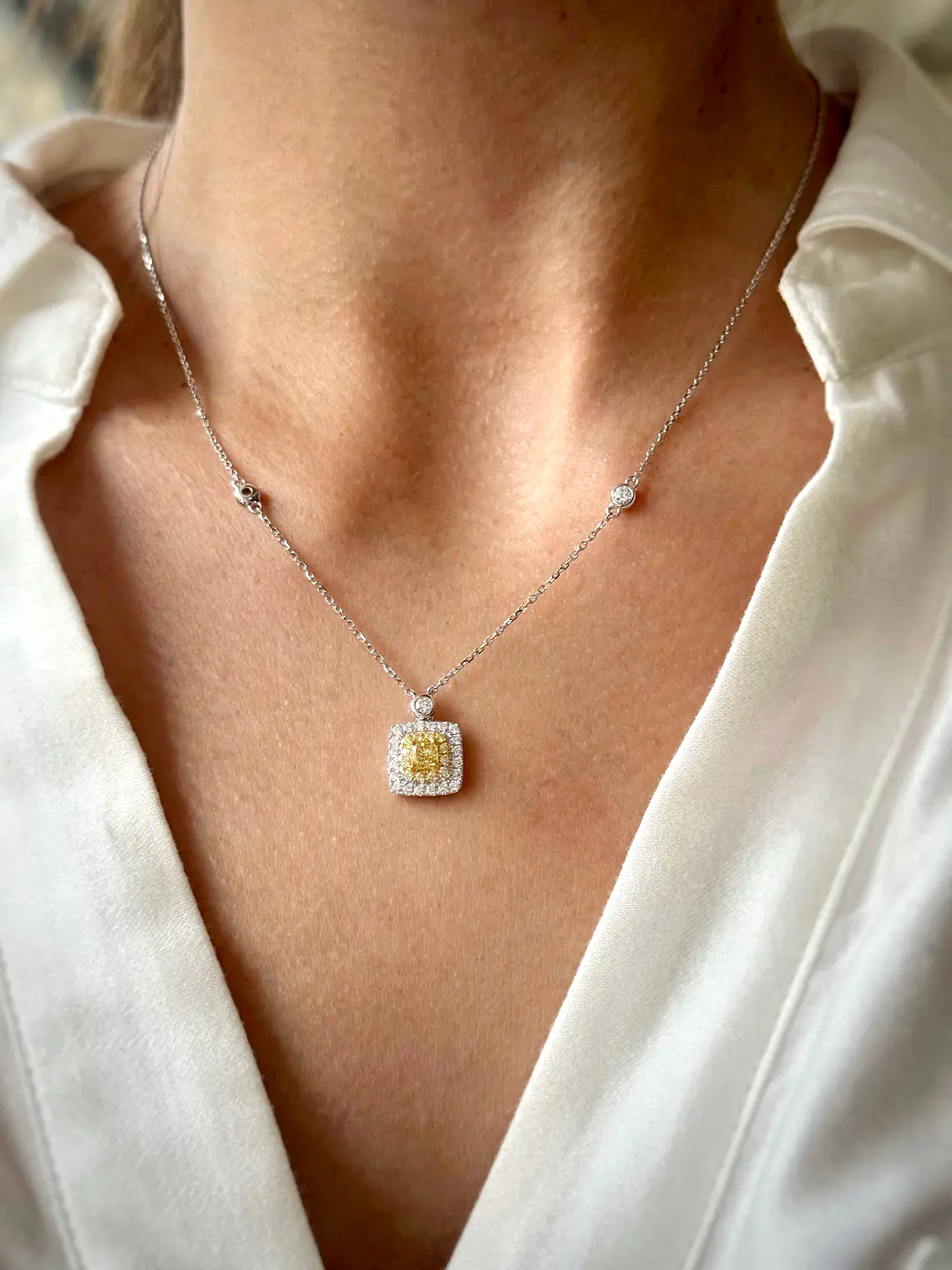 Exclusivo Collar Diamante Fancy Yellow Natural Oro Blanco 18k 2