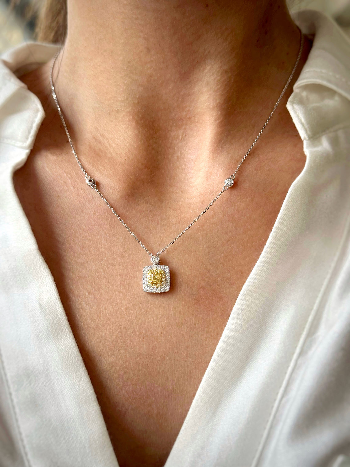 Exclusivo Collar Diamante Fancy Yellow Natural Oro Blanco 18k 2