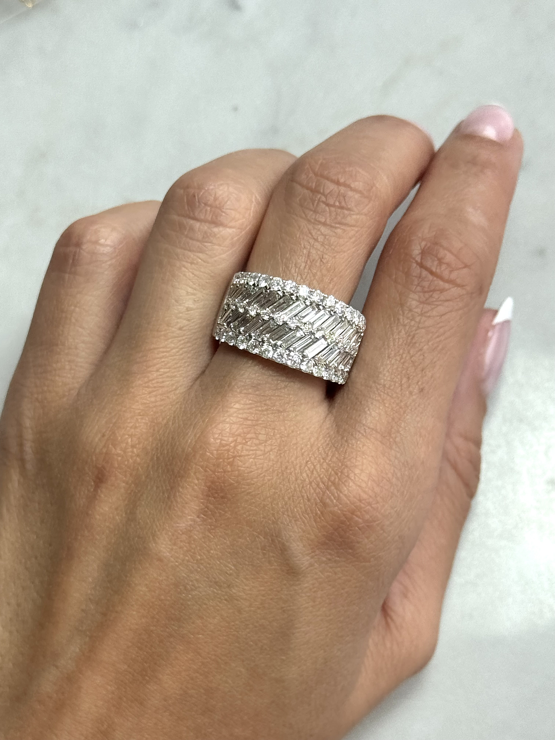 Espectacular Maxi Anillo Cintillo Diamantes en Oro Blanco 18K 3