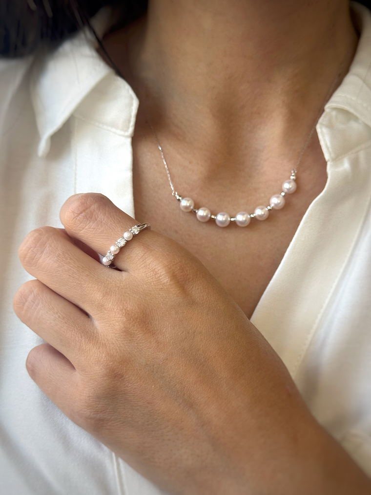 Collar Barrita Perlas y Bolitas Brillantes en Oro Blanco 18K 4