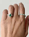 Anillo Moderno Esmeralda y Diamantes en Platino