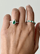 Anillo Moderno Esmeralda y Diamantes en Platino - Miniatura 2