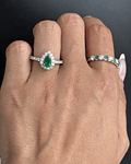 Anillo Moderno Esmeralda y Diamantes en Platino
