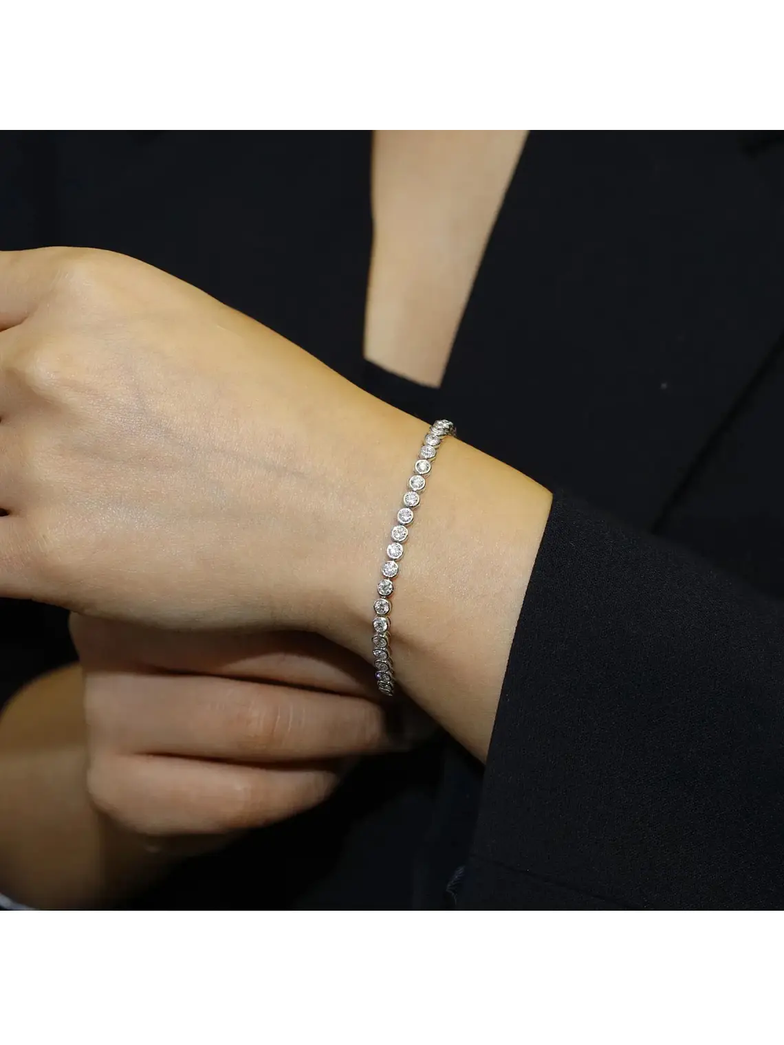 Maravillosa Pulsera Tennis Bisel con 1.05 Ct Diamantes en Oro Blanco 18K 4