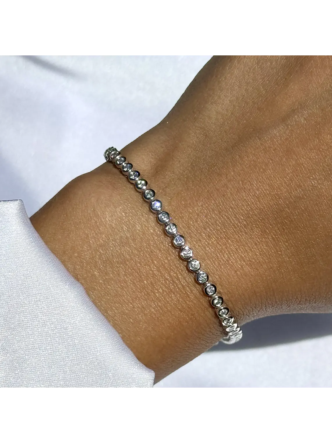 Maravillosa Pulsera Tennis Bisel con 1.05 Ct Diamantes en Oro Blanco 18K 3