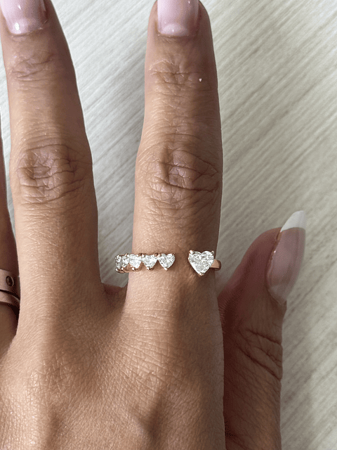 Anillo Solitario Diamantes corte Corazón en Oro Amarillo 18K