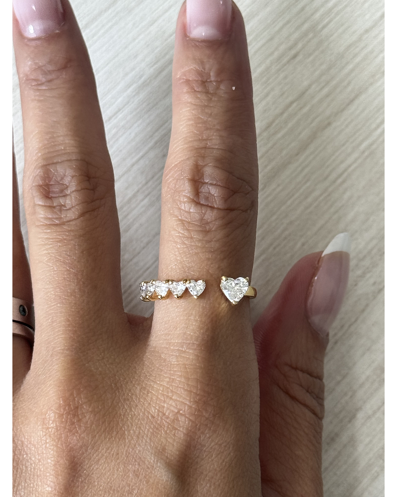 Anillo Solitario Diamantes corte Corazón en Oro Amarillo 18K