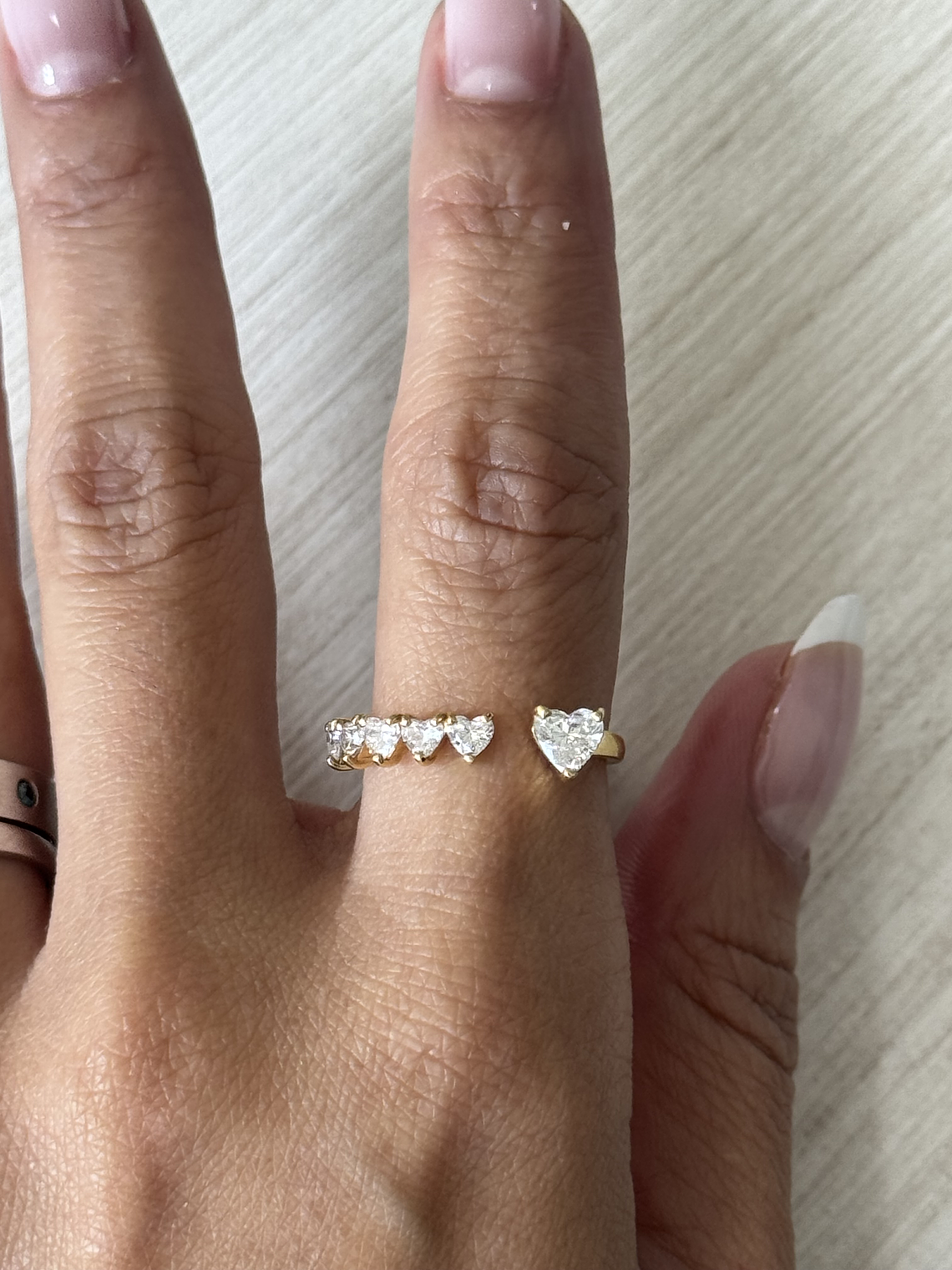 Anillo Solitario Diamantes corte Corazón en Oro Amarillo 18K 2