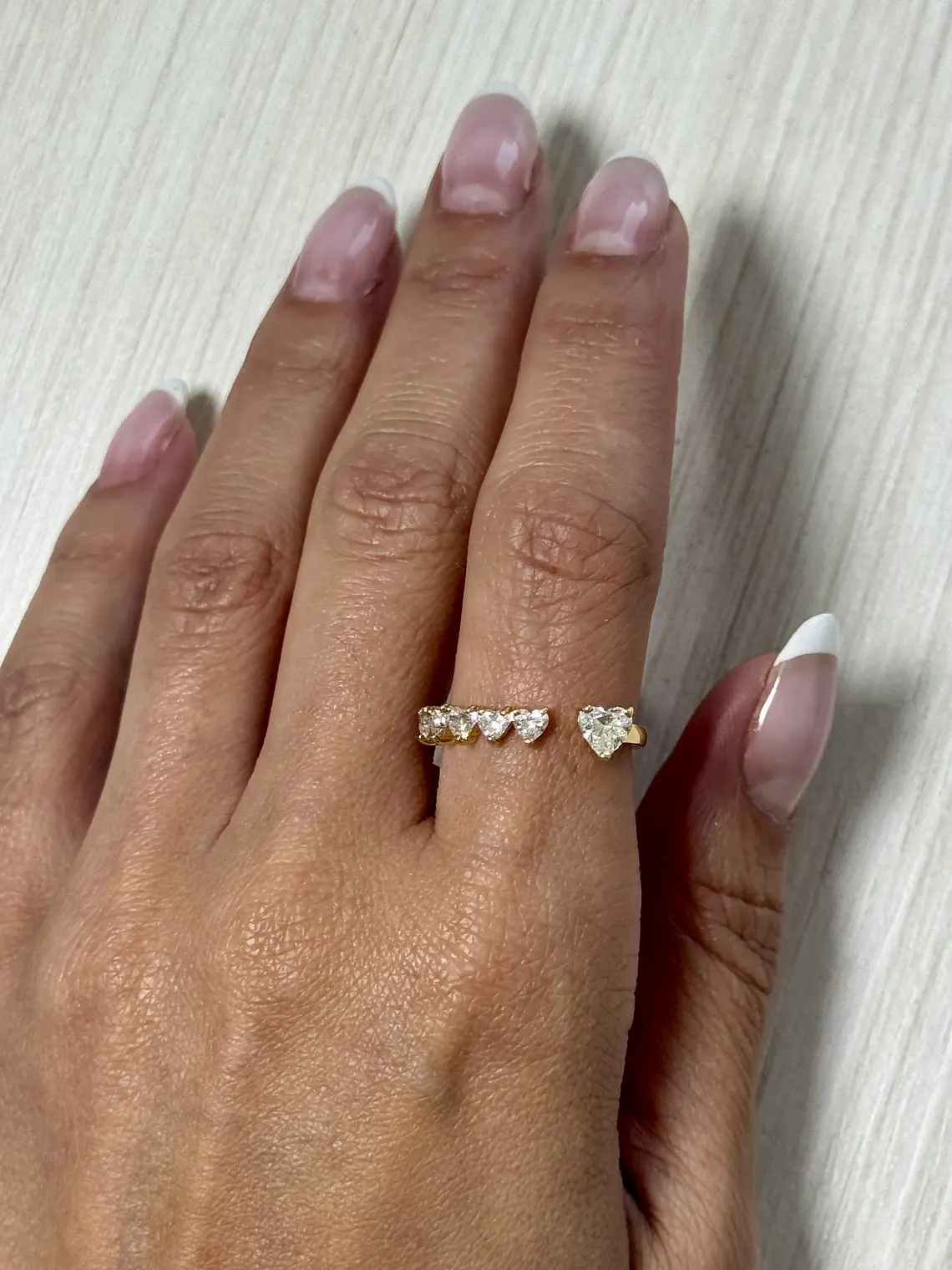 Anillo Solitario Diamantes corte Corazón en Oro Amarillo 18K 3