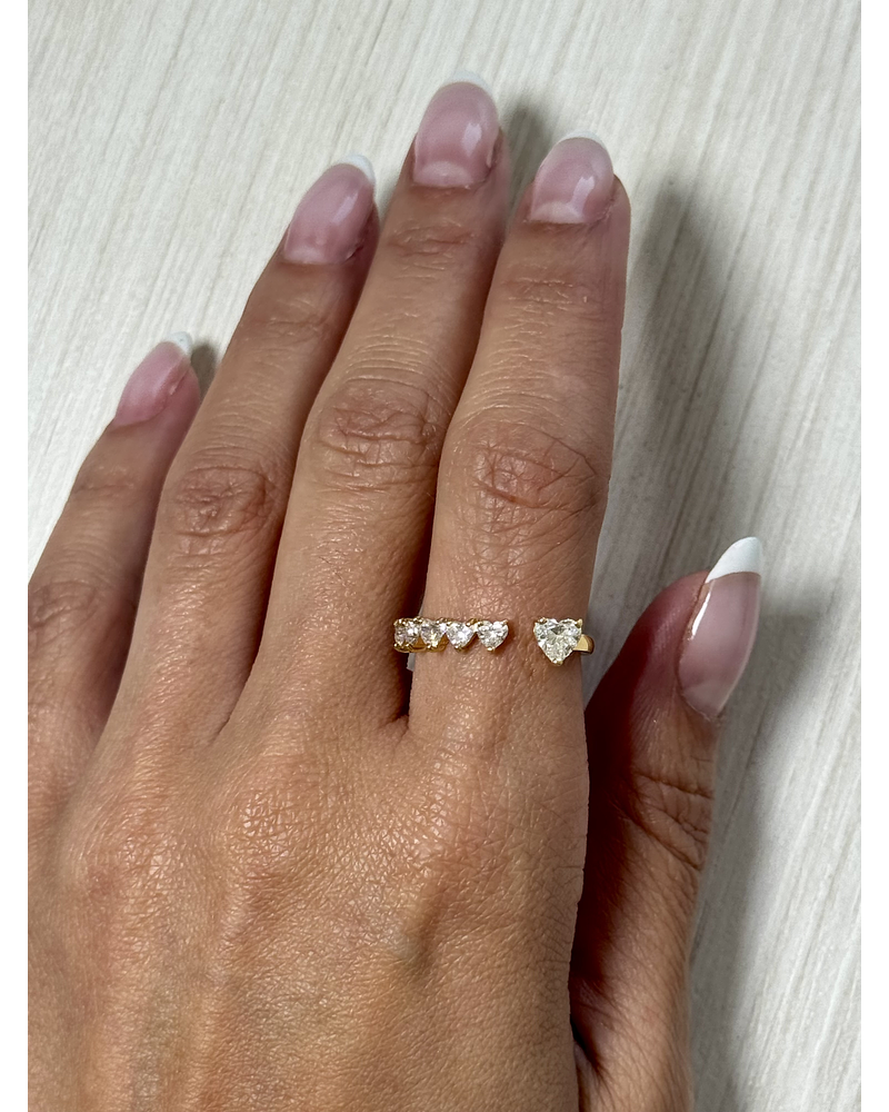 Anillo Solitario Diamantes corte Corazón en Oro Amarillo 18K