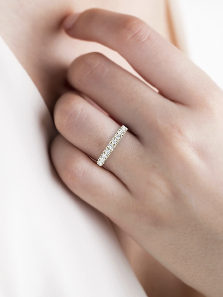 Anillo Medio Cintillo 11 Diamantes Naturales en Oro Amarillo 18K 2