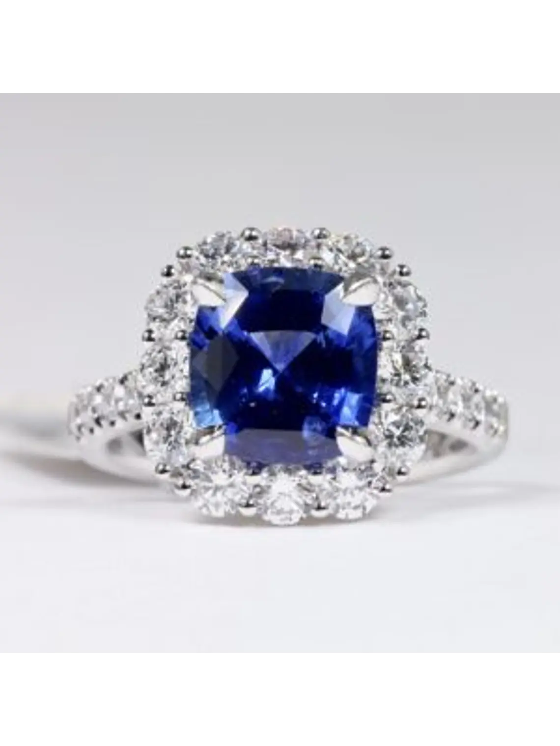 Espectacular Anillo Solitario Gran Zafiro Azul Halo de Diamantes Platino 2