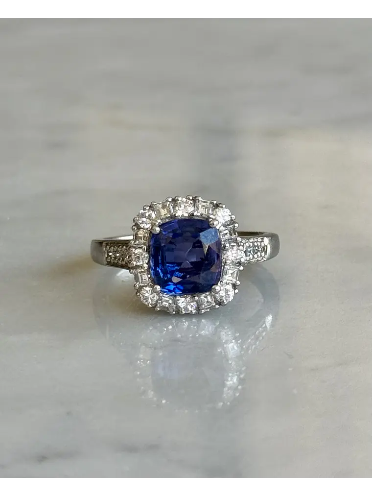 Espectacular Anillo Solitario Gran Zafiro Azul Halo de Diamantes Platino 3