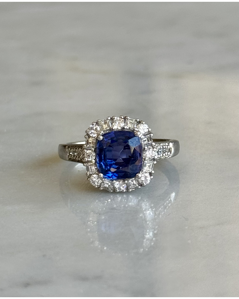 Espectacular Anillo Solitario Gran Zafiro Azul Halo de Diamantes Platino