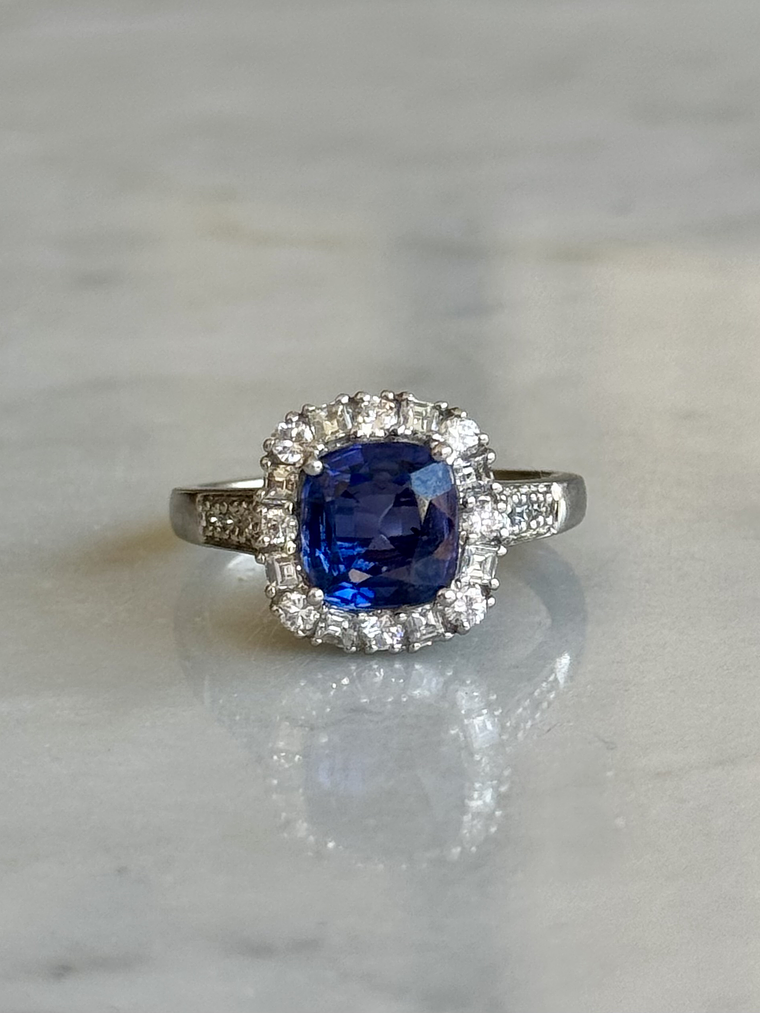 Espectacular Anillo Solitario Gran Zafiro Azul Halo de Diamantes Platino 3